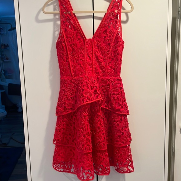 Red tiered Adelyn Rae-small-4/6 - Picture 1 of 3